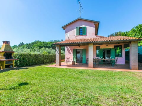 Garden, Estate, Cottage, Farmhouse, Lawn, Backyard, Landscaping, Yard, Villa, Hacienda