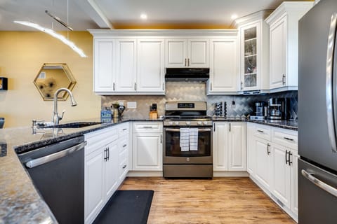 Modern kitchen with all the essentials for a relaxing vacation