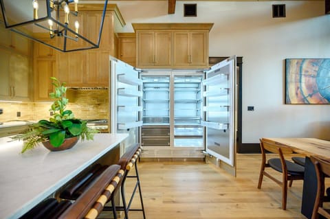 subzero refrigerator and freezer