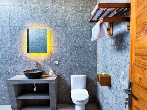 Deluxe Room, Air conditioning, Mountain View | Bathroom | Free toiletries, soap, shampoo, toilet paper