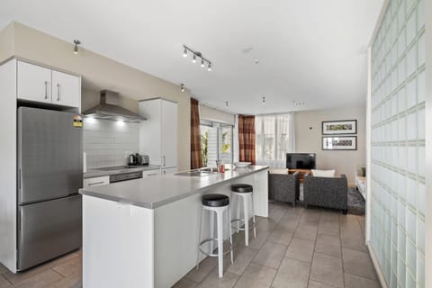 Apartment, 2 Bedrooms, Partial Sea View | Private kitchen