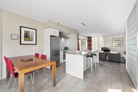 Apartment, 2 Bedrooms, Partial Sea View | In-room dining