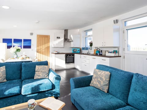 Shade, Mountain Range, Outdoor Structure, Eco Hotel, Deck, Outdoor Furniture, Garden, Chair, Landscaping, Hardwood