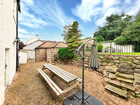 Shade, Mountain Range, Outdoor Structure, Eco Hotel, Deck, Outdoor Furniture, Garden, Chair, Landscaping, Hardwood