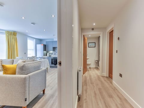 Shade, Mountain Range, Outdoor Structure, Eco Hotel, Deck, Outdoor Furniture, Garden, Chair, Landscaping, Hardwood