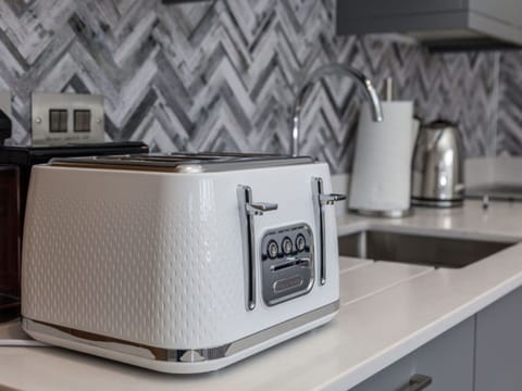 Shade, Mountain Range, Outdoor Structure, Eco Hotel, Deck, Outdoor Furniture, Garden, Chair, Landscaping, Hardwood