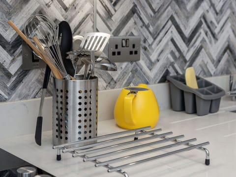 Shade, Mountain Range, Outdoor Structure, Eco Hotel, Deck, Outdoor Furniture, Garden, Chair, Landscaping, Hardwood