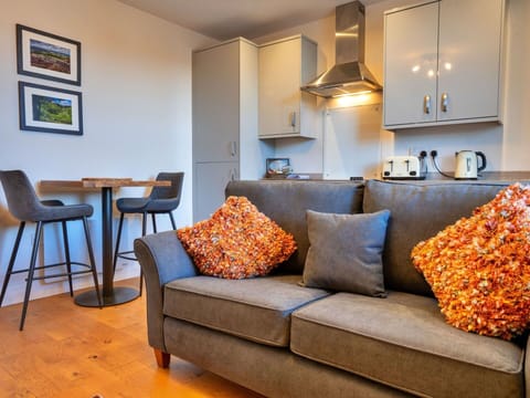 Deck, Shade, Hardwood, Outdoor Furniture, Balcony, Plank, Eco Hotel, Swimming Pool, Wood Flooring, Resort