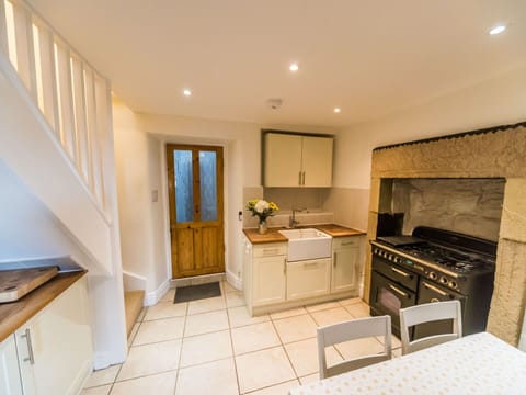 Deck, Shade, Hardwood, Outdoor Furniture, Balcony, Plank, Eco Hotel, Swimming Pool, Wood Flooring, Resort