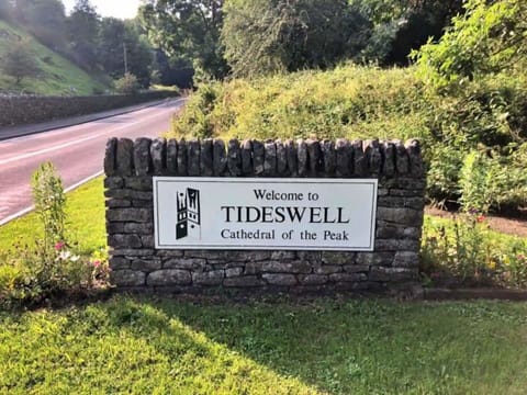 Deck, Shade, Hardwood, Outdoor Furniture, Balcony, Plank, Eco Hotel, Swimming Pool, Wood Flooring, Resort