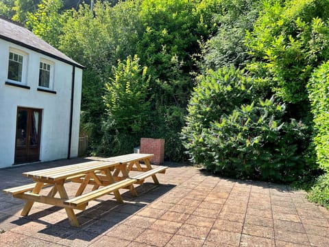 Deck, Shade, Hardwood, Outdoor Furniture, Balcony, Plank, Eco Hotel, Swimming Pool, Wood Flooring, Resort