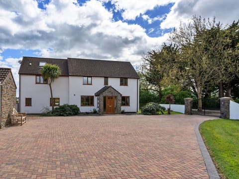 Apartment, Mountain Range, Valley, Alps, Hotel, Mountain Village