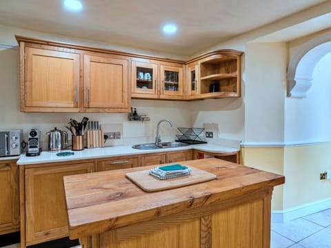 Apartment, Balcony, Shade, Marina, Hotel, Dock