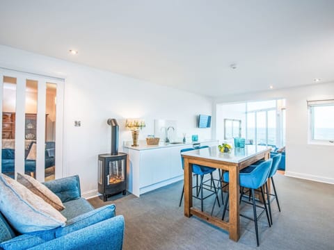 Daytime, Building, Window, Facade, Apartment, Urban Design, Condominium, Mixed-Use