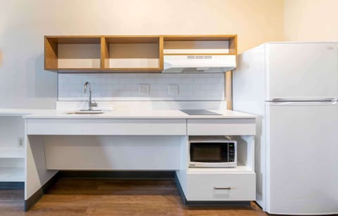 Studio | Private kitchen | Fridge, microwave, stovetop, coffee/tea maker