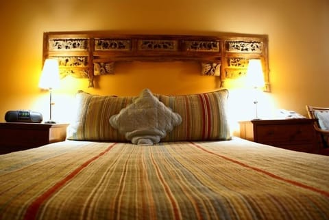 Signature Room, 1 Queen Bed | Individually furnished, iron/ironing board, free WiFi, bed sheets