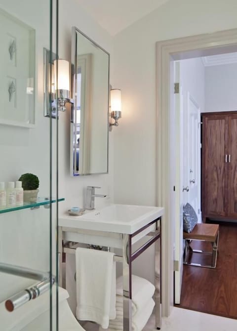 Queen Guestroom at Blue Door Inn | Bathroom | Designer toiletries, hair dryer, bathrobes, towels