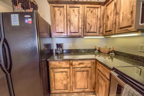 Condo, 3 Bedrooms | Private kitchen | Fridge, oven, coffee/tea maker, toaster