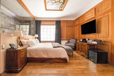 Inhouse Suite | Premium bedding, down comforters, minibar, in-room safe