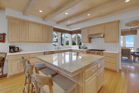 Kitchen with island