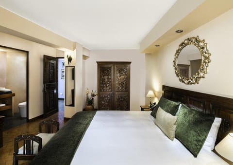 Suite, City View (Colonial) | Premium bedding, minibar, in-room safe, desk