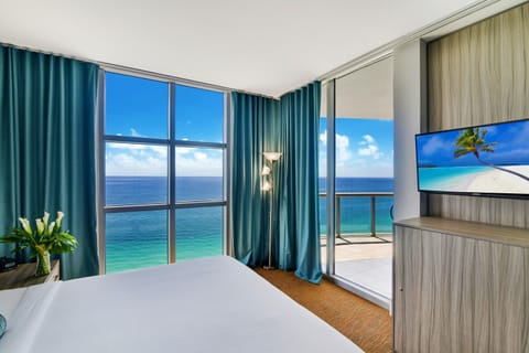 Luxury Penthouse, 2 Bedrooms, Ocean View, Beachfront | Premium bedding, in-room safe, desk, blackout drapes