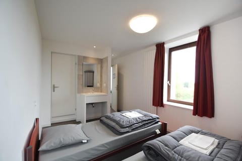 In-room safe, soundproofing, free WiFi, bed sheets