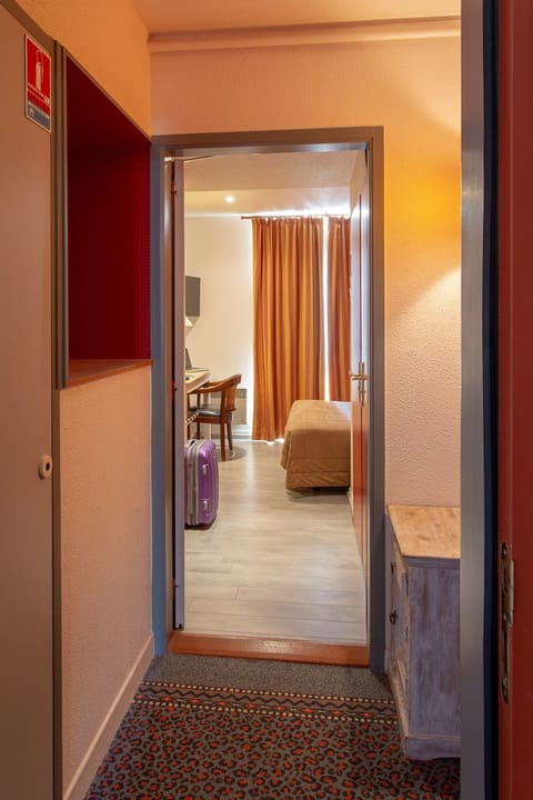 Cribs/infant beds, free WiFi, bed sheets