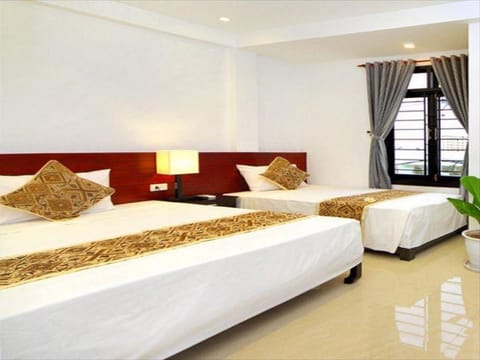 Standard Twin Room with City View | Balcony