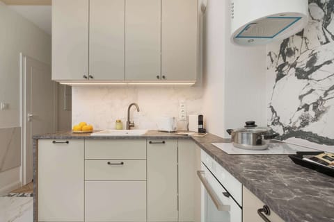 Fully equipped kitchenette.