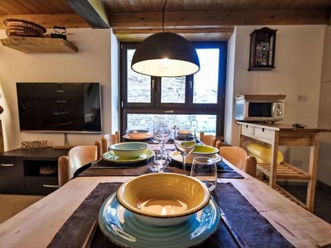 Furniture, Interior Design, Wood, Flooring, Ceiling, Table, Kitchen & Dining Room Table, Chair, Dining Room, Room