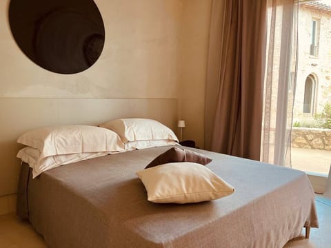 Deluxe Double Room, Lake View | In-room safe, desk, free WiFi