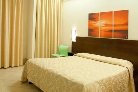 Double Room | Minibar, in-room safe, soundproofing, cribs/infant beds