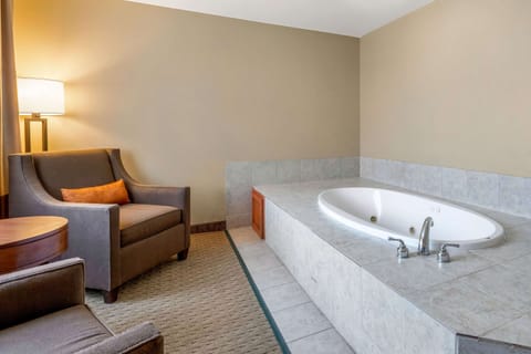 Suite, 1 King Bed, Non Smoking, Hot Tub | In-room safe, blackout drapes, iron/ironing board, rollaway beds