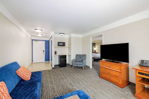 Suite, 1 Bedroom, Non Smoking | Premium bedding, pillowtop beds, desk, laptop workspace