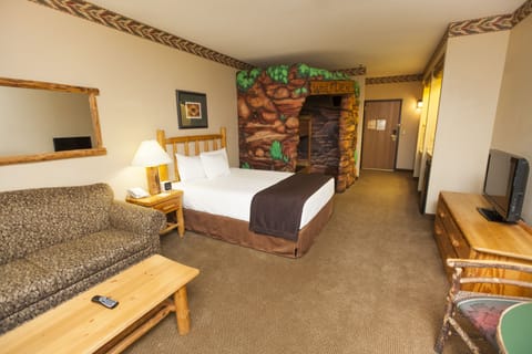 Wolf Den Suite - Water Park Included | In-room safe, laptop workspace, iron/ironing board