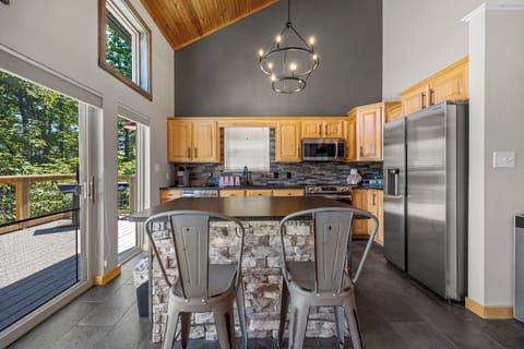 The heart of the home, ready for pancake breakfasts or hearty post-hike dinners.