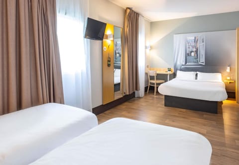 Quadruple Room, Non Smoking | Premium bedding, desk, soundproofing, free WiFi