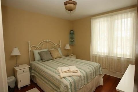 House, Multiple Beds, Lake View | Free WiFi, bed sheets