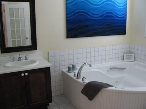 Suite, Jetted Tub | Bathroom | Free toiletries, hair dryer, towels