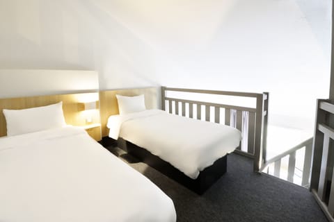 Quadruple Room, Non Smoking | Desk, soundproofing, cribs/infant beds, free WiFi