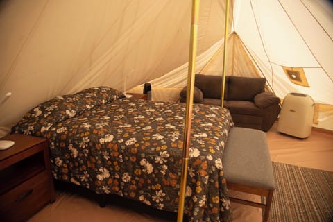 Deluxe Room | Individually furnished, desk, free WiFi, bed sheets