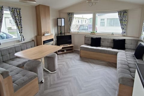 Spacious living room