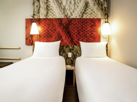 Premium bedding, desk, soundproofing, free cribs/infant beds