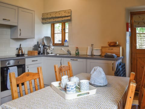 Kitchen/diner | Rose - Tregolls Farm Cottages, St Breock