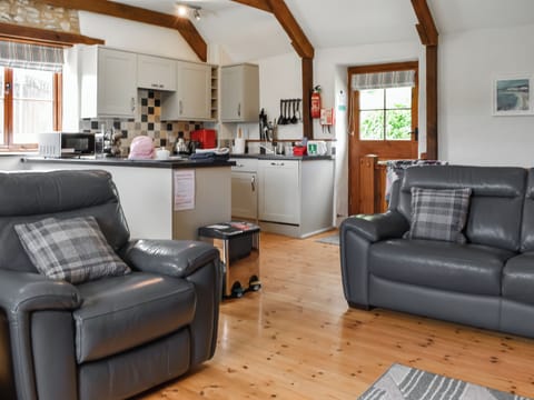 Open plan living space | Clover - Tregolls Farm Cottages, St Breock