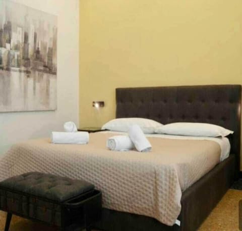 Free minibar items, in-room safe, desk, free WiFi