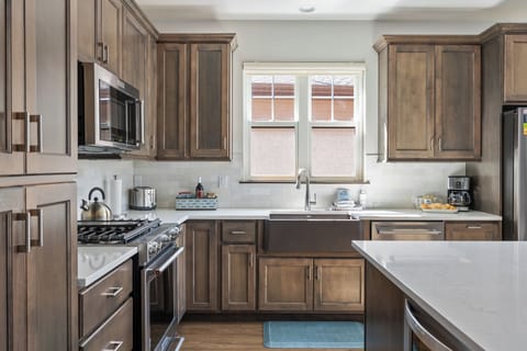 - Chef’s kitchen with gas stove, farmhouse sink, and full cabinetry setup - Bright and clean design with window light and all essentials provided - Whether you’re cooking dinner or snacks, this space is ready for action