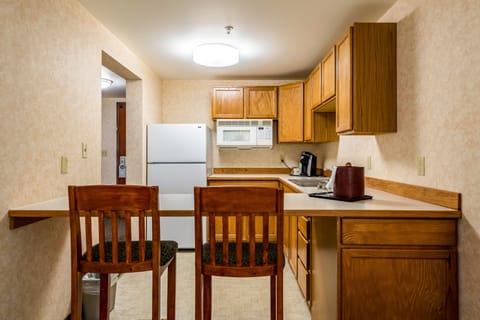 Suite, 2 Queen Beds, Kitchenette (Extended Stay) | Private kitchen | Fridge, microwave, coffee/tea maker