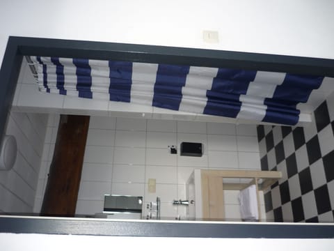 Family Room | Bathroom | Free toiletries, towels